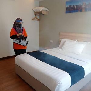 Standard Single Room No Window Luggage Lift Only